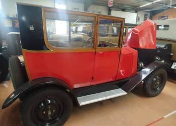 Samochod zabytkowy Renault KJ 1923r