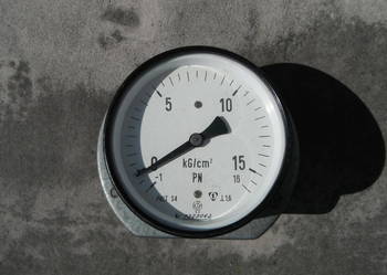 Manometr -1-16 kG/cm2 = -0,97-15,49 bar Nowy Manometr -1-16 kG/cm2 = -0,97-15,49 bar Nowy