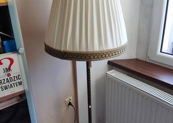 Lampa stojąca mosiężna z plisowanym abażurem