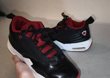 Buty Jordan w czarno-czerwonej kolorystyce