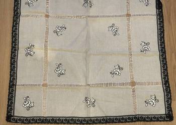 Obrus  lniany i  z lat PRL-u. 85x85