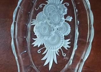 Patera, szkło, kwiaty.