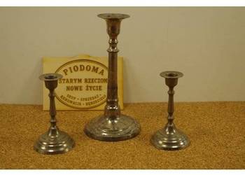 Komplet trzech metalowych świeczników klasycznych – vintage