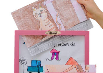 Ramka Na RYSUNKI Dzieci Obrazki 3D Napis IMIĘ Dziecka Z Pojemnikiem DREWNO