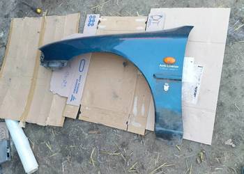 FORD MONDEO MK1 BŁOTNIK LEWY PRZÓD PRZEDNI EMBLEMAT