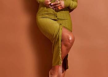PRETTYLITTLETHING TEKSTUROWANA SUKIENKA Z GUZIKAMI