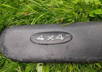 BLENDA PLASTIK BOCZNY LISTWA EMBLEMAT KANGOO 4X4 ZNACZEK