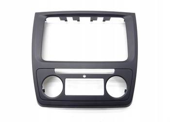 RAMKA OSŁONA RADIA NAVI NAWIGACJI 5L0858069L SKODA YETI LIFT