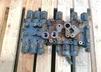 Blok zaworowy skrzyni biegów New Holland 8670,8770,8870,8970 Ford G170,