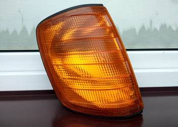 Mercedes W124 kierunkowskaz kierunek migacz prawy pasażera Hella