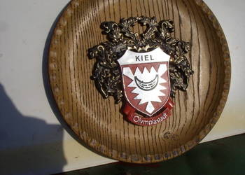 Talerz drewniany z herbem; KIEL.