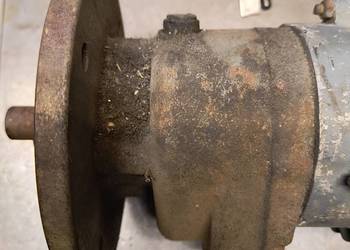 Silnik elektryczny 220/380 V 0.18kW z reduktorem.