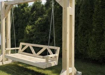 Duża drewniana huśtawka