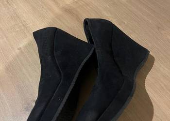 Piękne eleganckie czarne koturny 41