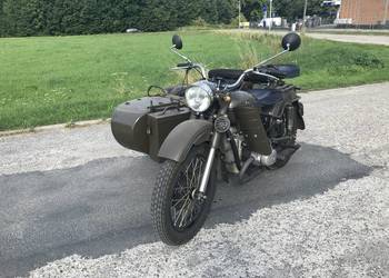 Ural z wózkiem bocznym