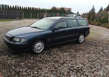 Części Volvo V70 z 2002 roku 2,4i 140 KM kod lakieru 417-26
