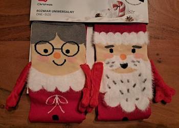 Skarpetki świąteczne na magnes trzymające się za rączki Mikołaj