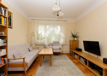 Mieszkanie 3 pokojowe na 2 piętrze w centrum.