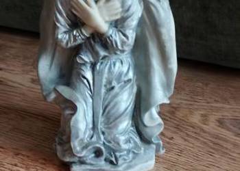Piękna figura Matki Bożej Klęczącej – 23 cm, stan idealny!