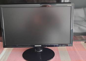 Monitor 19 cali .