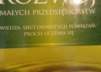 Rozwój małych przedsiębiorstw unikatowe antykwaryczne książk