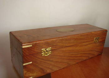 drewniane pudełko na butelkę