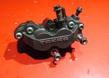 SUZUKI GSR600 GSR 600 K10 09 zacisk hamulca przód przedni prawy hamulec