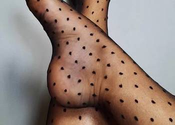 pończochy nylonowe czarne w groszki