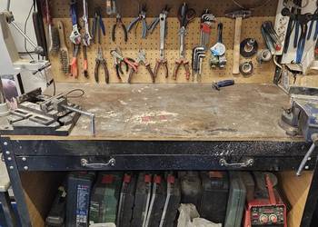 Stół warsztatowy wzmocniony + imadło + stojak wiertarki (bez narzędzi)