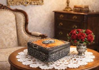 Szkatułka na biżuterię. Rękodzieło. Efekt bursztynu i starego srebra