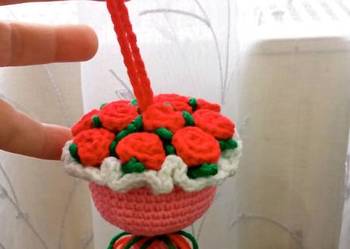 Bukiet różyczek wykonany na szydełku, brelok, zawieszka