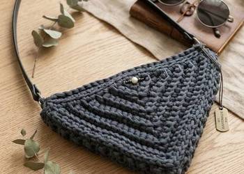 Tròjkąta torebka na ramię crochet, ręczne robiona