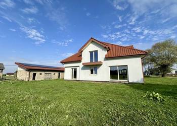 Dom z budynkiem gospodarczym