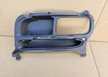 TOYOTA AVENSIS T25 RAMKA HALOGENU PRAWA KRATKA ZDERZAKA PRZÓD 52128-05040