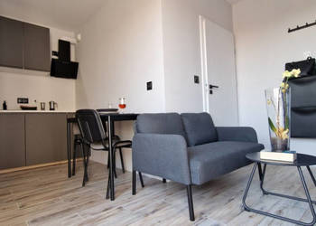 Nowy,2 pokojowy, 11m2 balkon, klimatyzacja, winda