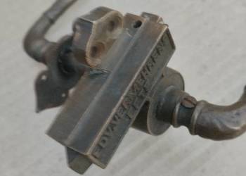 Stary zamek mosiężny.