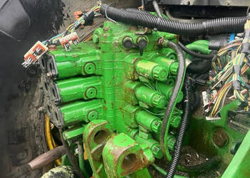 John Deere 8120 8220 8320 8420 8520 - sekcja rozdzielacza