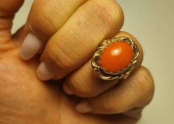 Złoty pierścionek z koralem Złoty pierścionek z koralem