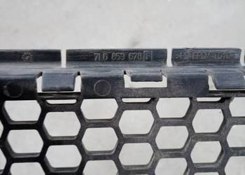 VW Touareg kratka zderzaka 7L6853678F