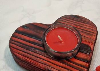 Świecznik serce świerkowy Shou Sugi Ban, czerwień, Romy No. 6