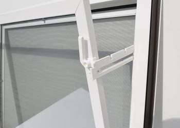 Okno gospodarcze PCV 80x50 inwentarskie do garażu, obory – producent