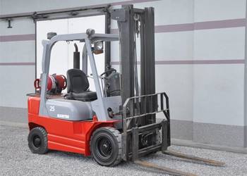 Wózek widłowy Manitou CG25P Lpg 2.5T 2010r Przesuw Sinik Nissan K25