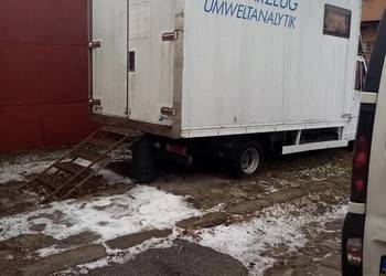 pakamera - samojezdna / mercedes 4x2,3m kontener