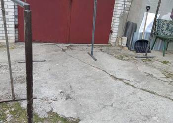 Konstrukcja na bazar. Stelarz do odzieży. Na wieszaki