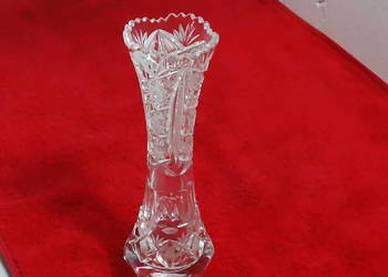 Elegancki Wazon Kryształowy – Szlif Ręczny, PRL