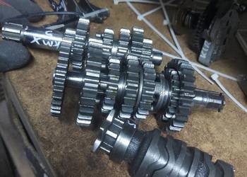 Kawasaki KMX 125 skrzynia biegów wałek wodziki wałki KMX125