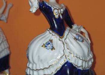 Figurka Dama.z kwiatkiem. Royal Dux. Czechosłowacja