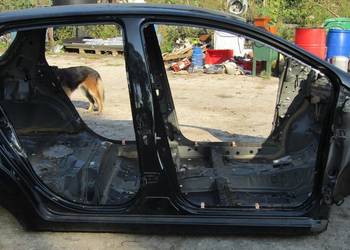 PRÓG SŁUPEK PRAWY BOK 209 TOYOTA YARIS III