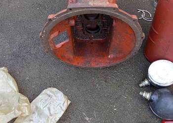 części nowe do 330=328=4011 obudowa skrzyni nowa