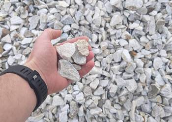 Grys kalcytowy 16/32 i 32/64. Jasny, srebrny, mieniący kamień ogrodowy